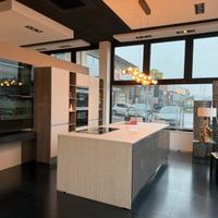 Cucina moderna di design con isola