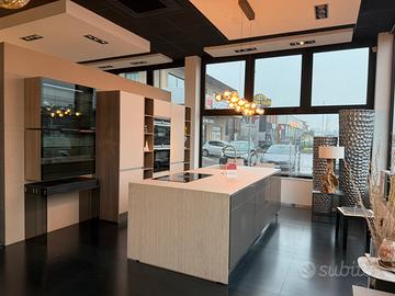 Cucina moderna di design con isola