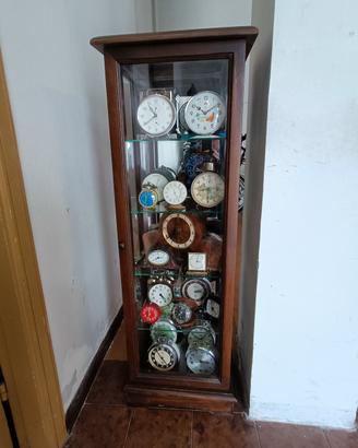 Collezione sveglie vintage complete di  vetrinetta