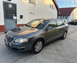 Volkswagen Passat 2.0 FSI Highline Berlina