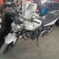 Yamaha FZ6 S2 con cavalletti trattabili