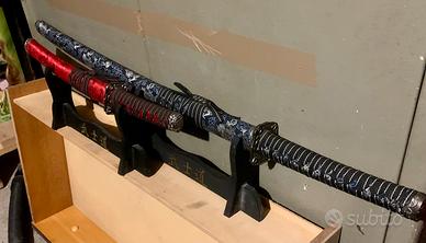 Set 2 Katane decorative in metallo con supporto