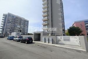 Box auto di 24 mq in Via Giovanni Gentile - Palazz