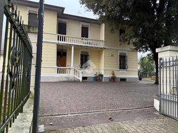 4 LOCALI A PREDAPPIO