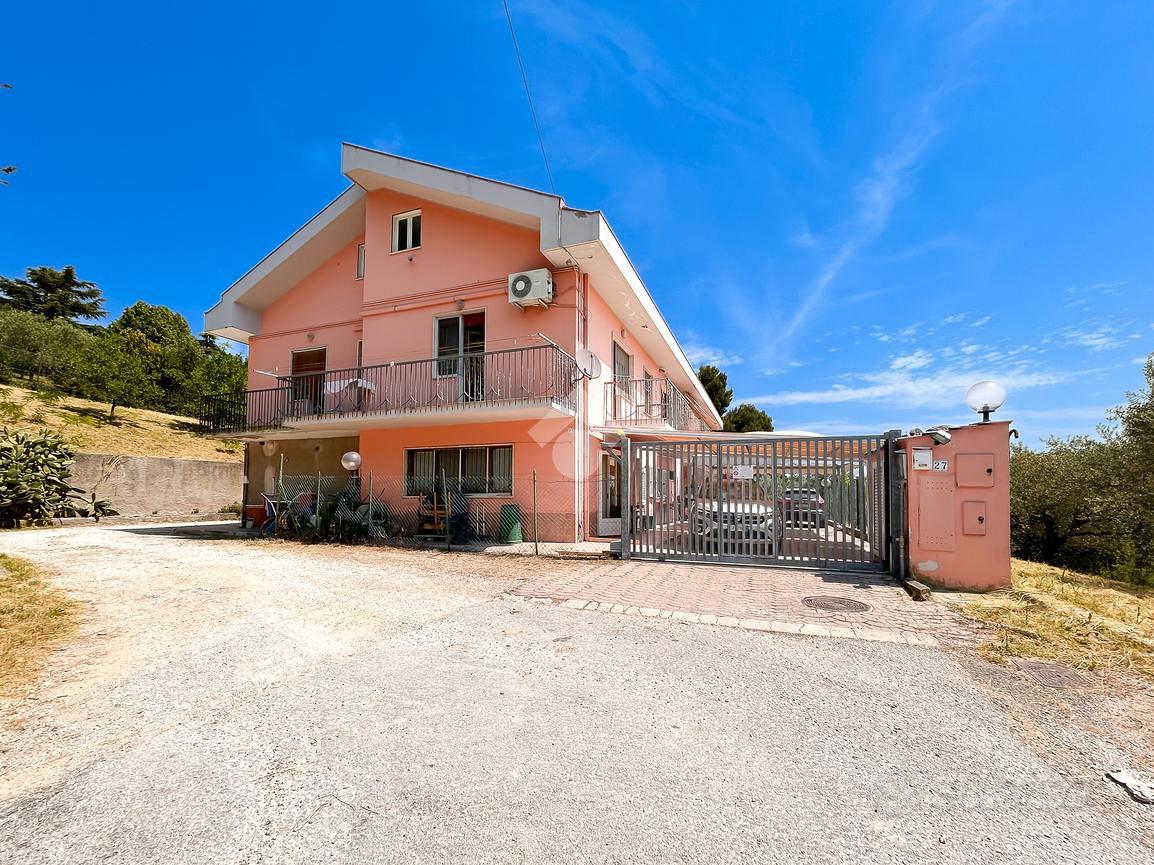 CASA SEMINDIPENDENTE A PESCARA