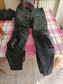 Pantaloni moto in pelle - protezioni e saponette