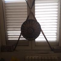 antico scudo e armi etniche