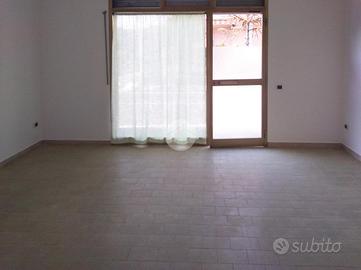 NEGOZIO A CASTEL ROZZONE