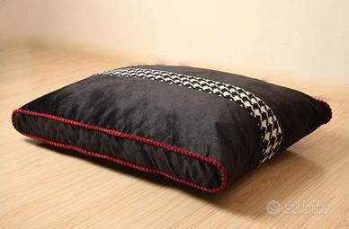 cuscino per cane nero con banda fantasia