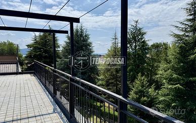 Verbania - porzione di bifamiliare con box e giard