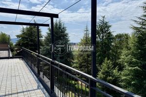 Verbania - porzione di bifamiliare con box e giard