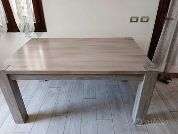 Tavolo da pranzo moderno in legno  