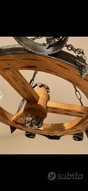 Lampadario rustico in legno e ferro battuto