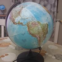 Mappamondo con illuminazione interna 