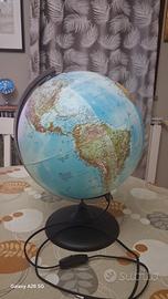 Mappamondo con illuminazione interna 