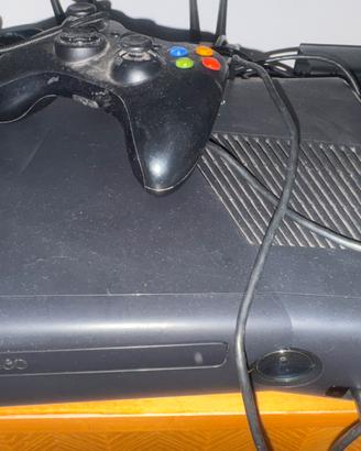 Xbox 360 con 3 giochi e joypad