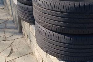 Gomme estive nuove-Misura 215/55 R17 94V-