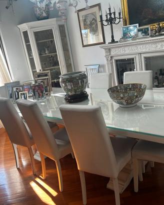 tavolo da pranzo con sedie