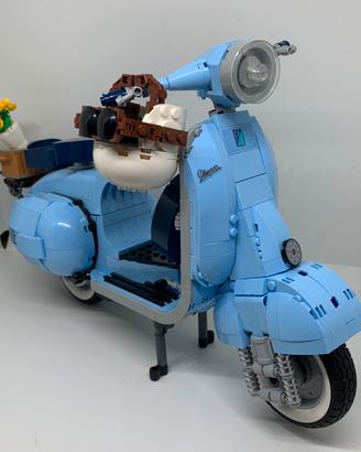 LEGO Vespa 125 10298 azzurra completa