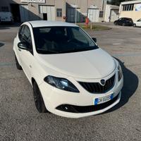 Lancia ypsiin .10hybrid anno 2022. 5300km