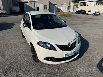 Lancia ypsiin .10hybrid anno 2022. 5300km