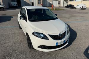 Lancia ypsiin .10hybrid anno 2022. 5300km