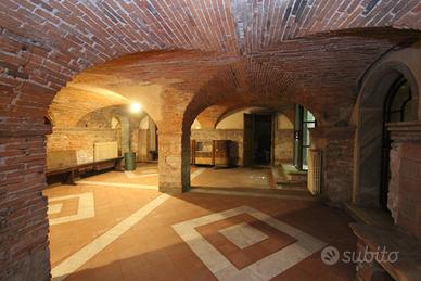 Locale commerciale a Lucca