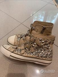 ASH Sneakers in pelle con borchie