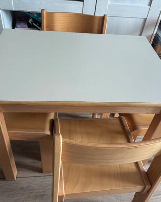 Tavolino in legno + 4sedie