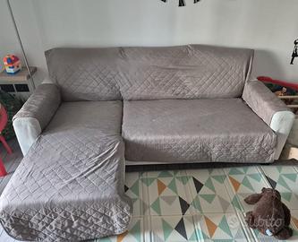Divano 3 posti colore sabbia – €200