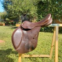 Sella equitazione salto ostacoli 