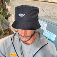 Cappello pescatore prada