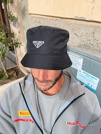 Cappello pescatore prada