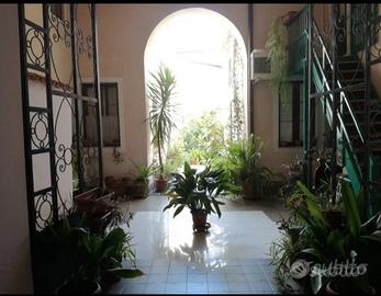 Centro storico bilocale arredato a professionisti