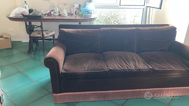 divano di fattura artigianale