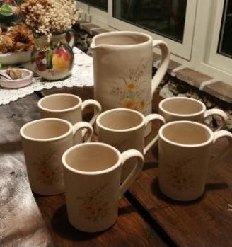 Set boccale piu bicchieri da birra in cramica