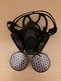 Semimaschera filtrante con valvola e filtri