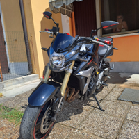 Suzuki gsr 750