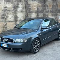 AUDI A4 Quattro - 2.5 V6 TDI / 180cv / Manuale