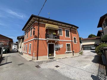 CASA INDIPENDENETE CON GIARDINO IN PIENO CENTRO