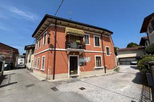 CASA INDIPENDENETE CON GIARDINO IN PIENO CENTRO