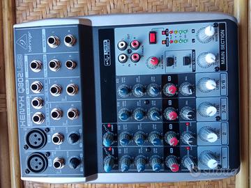 Mixer Behringer Xenyx Q802 USB