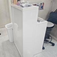 Mobile cassa per salone di parrucchiere 