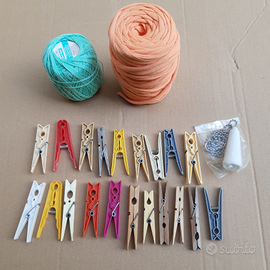 20 mollette, 1 gomitolo, 1 filato, 1 catenella