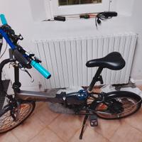 bicicletta elettrica BTWIN accessoriata