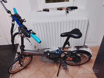 bicicletta elettrica BTWIN accessoriata
