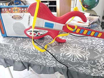 Chitarra elettrica giocattolo