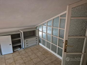 Mansarda arredara a Pescara strada parco