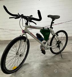 Bicicletta mountain bike