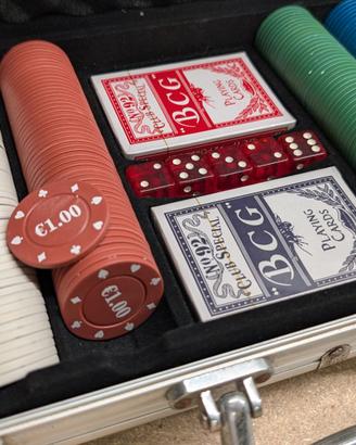 Set 300 fishes con 2 mazzi carte poker e valigetta